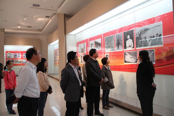 弘扬革命传统 践行群众路线