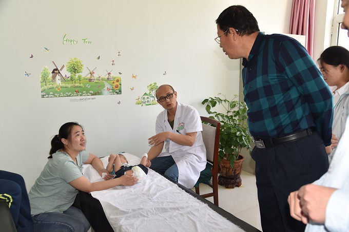 ���˴�ί��������ȫ����ҽ��ҽҩ��չ������е���