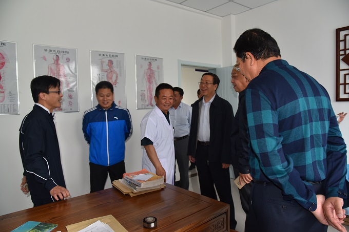 ���˴�ί��������ȫ����ҽ��ҽҩ��չ������е���