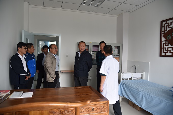 ���˴�ί��������ȫ����ҽ��ҽҩ��չ������е���