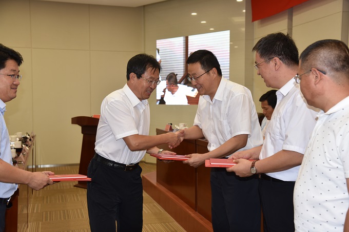 区人大召开十六届人大常委会第三十一次会议