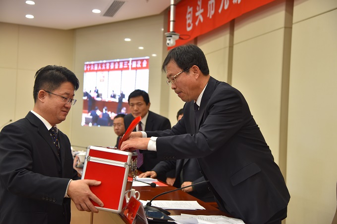 区人大召开十六届人大常委会第三十四次会议