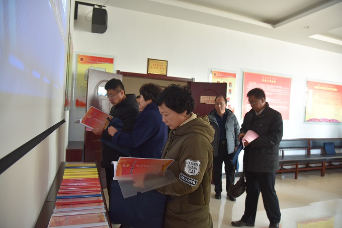 区人大常委会对全区“人大代表之家”建设及活动开展情况进行实地观摩