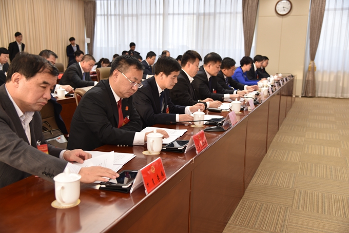 ��ʮ�����˴���λ����ٿ���ϯ�ŵ�һ�λ���