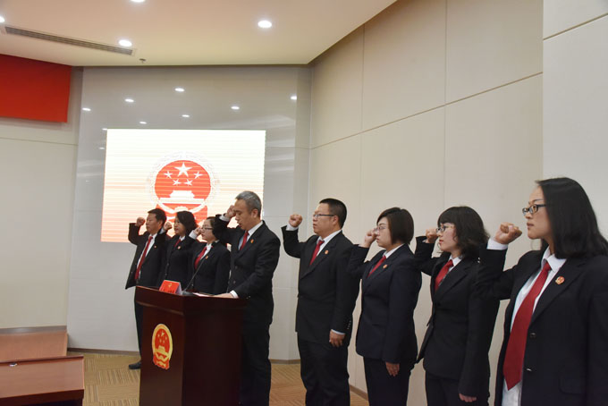 区人大召开十六届人大常委会第三十七次会议