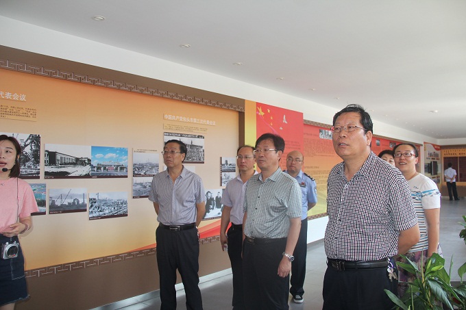 ���˴�ί�ᵳ�鿪չӭ����һ����ɫ��������