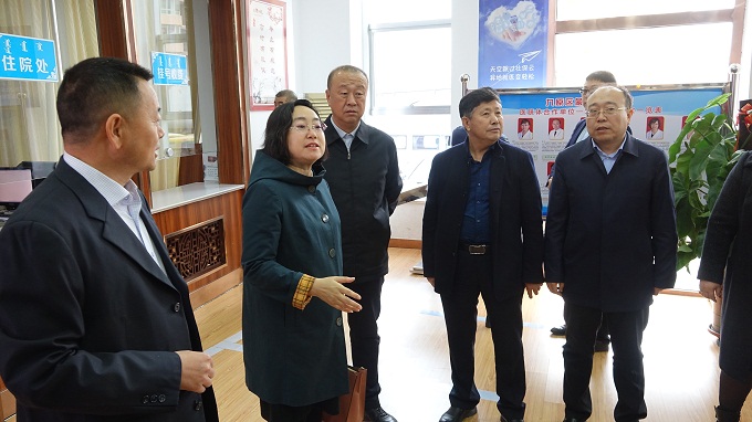 区人大常委会调研全区医技队伍建设情况