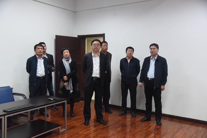 区人大常委会调研监察委员会工作