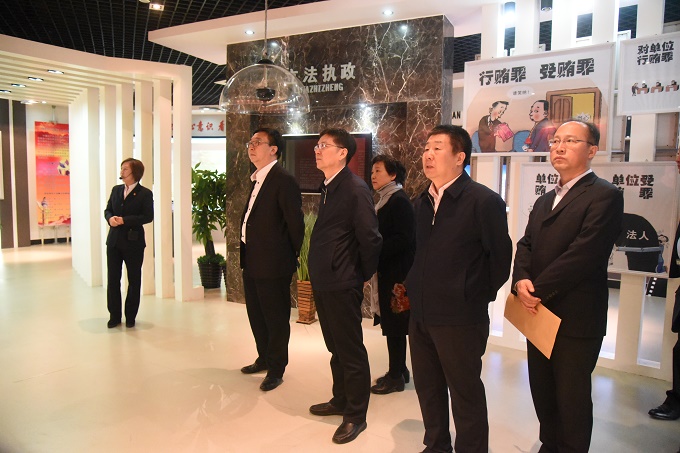 区人大常委会调研监察委员会工作