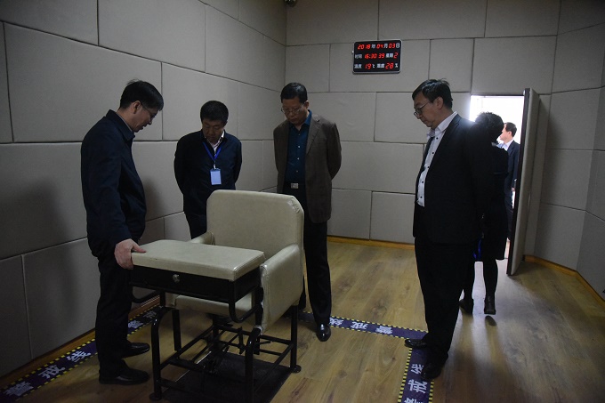 区人大常委会调研监察委员会工作