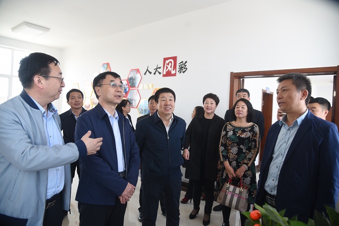 ���˴�ί�ḱ�����ڶ��Ϻ�һ�е���������