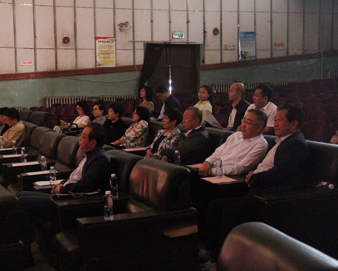 ���˴�������᳹��ʵ�������Ļ��Ų����� ��һ��һ������������е���